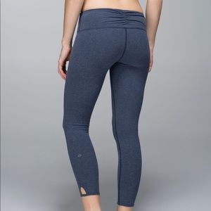 Lululemon Dhanurasana Crop II
Heathered Cadet Blue